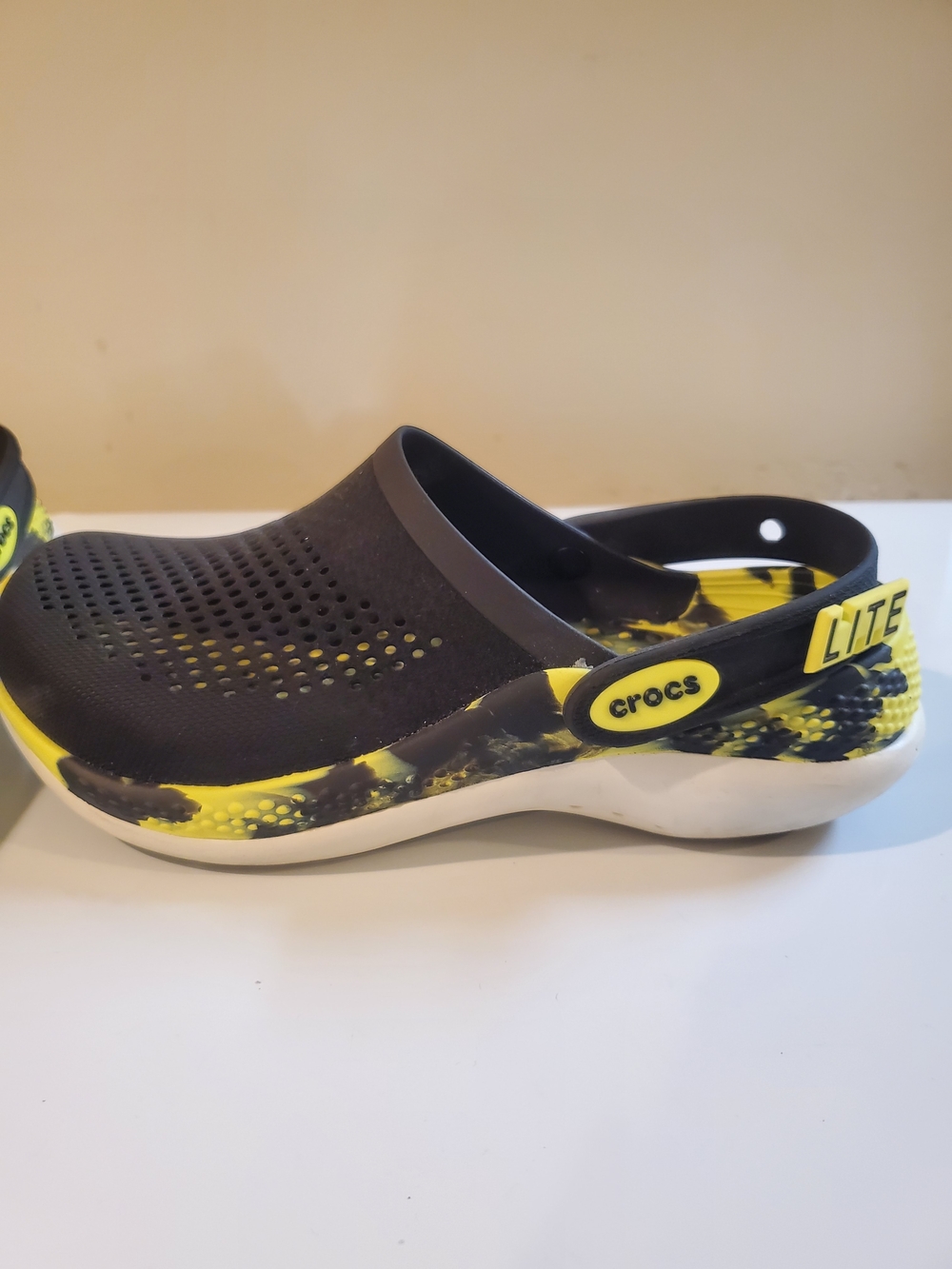 Crocs LiteRide 360 Clog
in the "Black Neon Yellow - Picture 3 of 11
